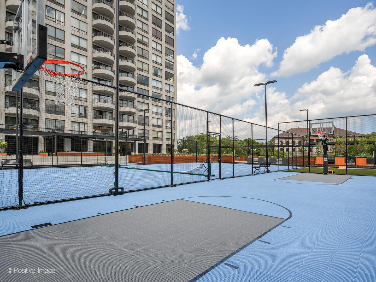 2020 N Lincoln Park West Unit: 4M