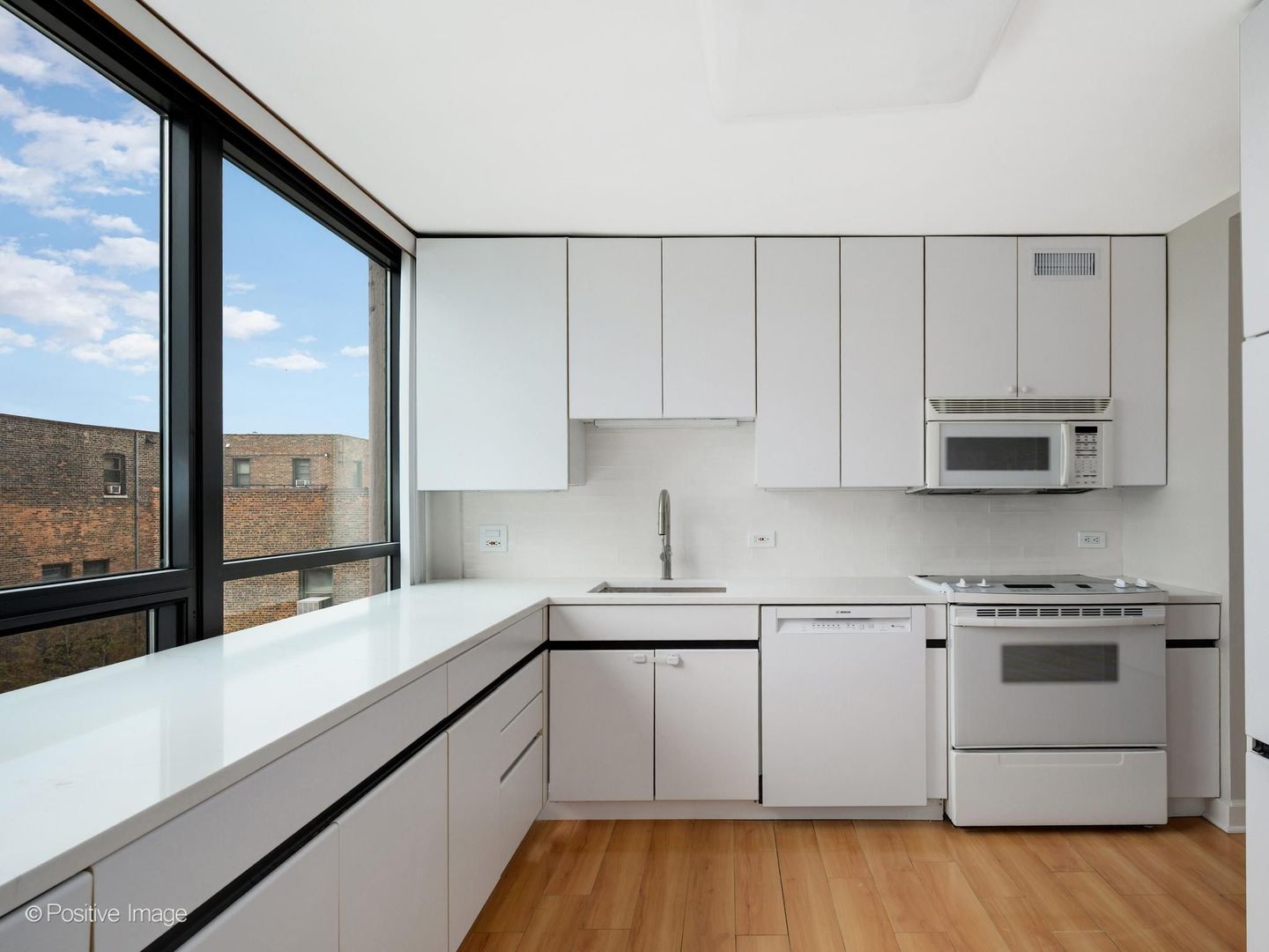 2020 N Lincoln Park West Unit: 4M