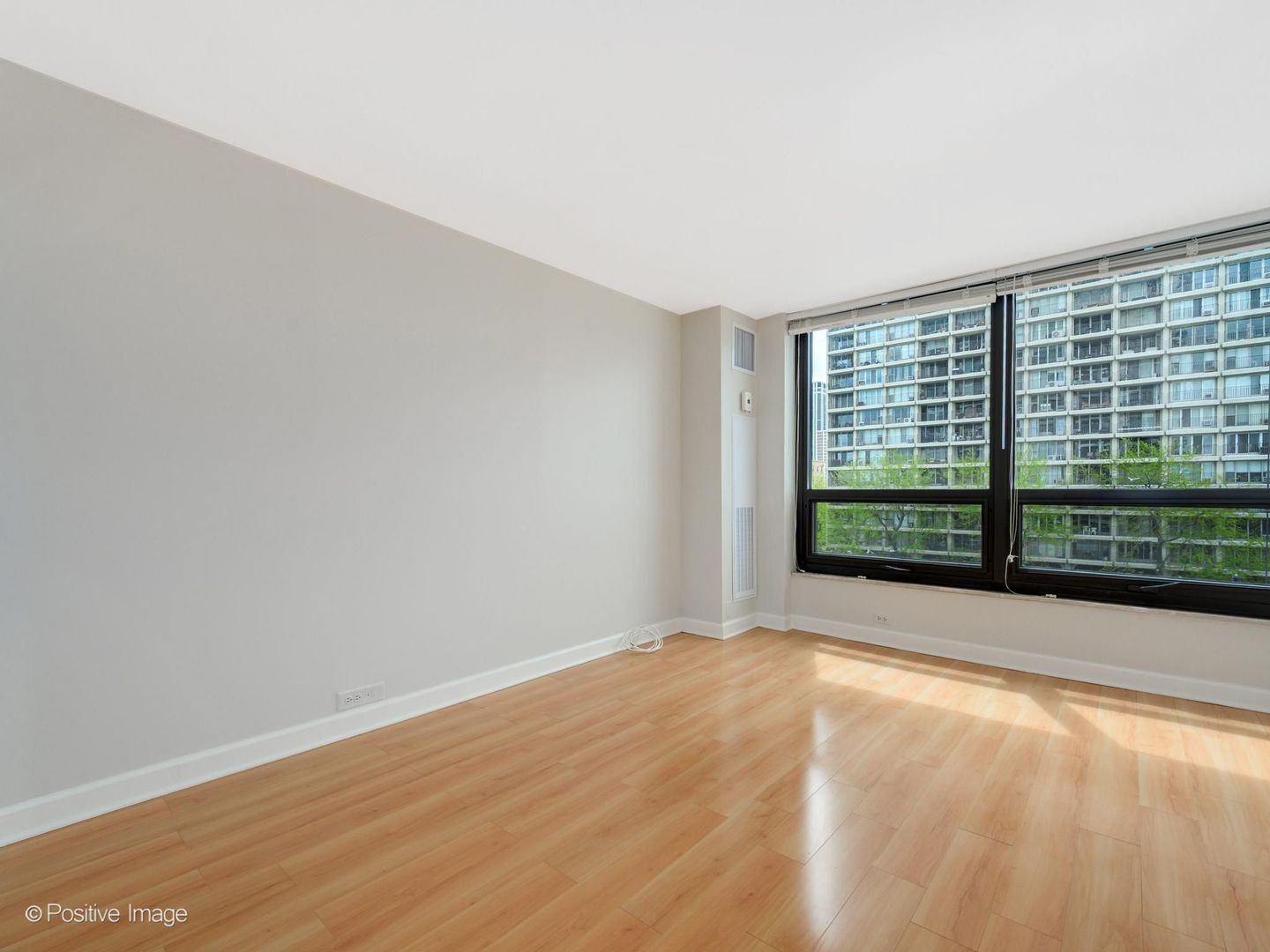 2020 N Lincoln Park West Unit: 4M