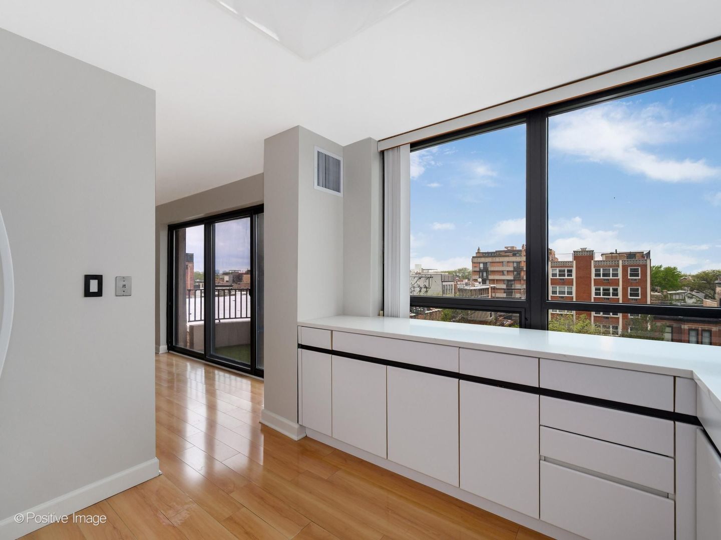 2020 N Lincoln Park West Unit: 4M