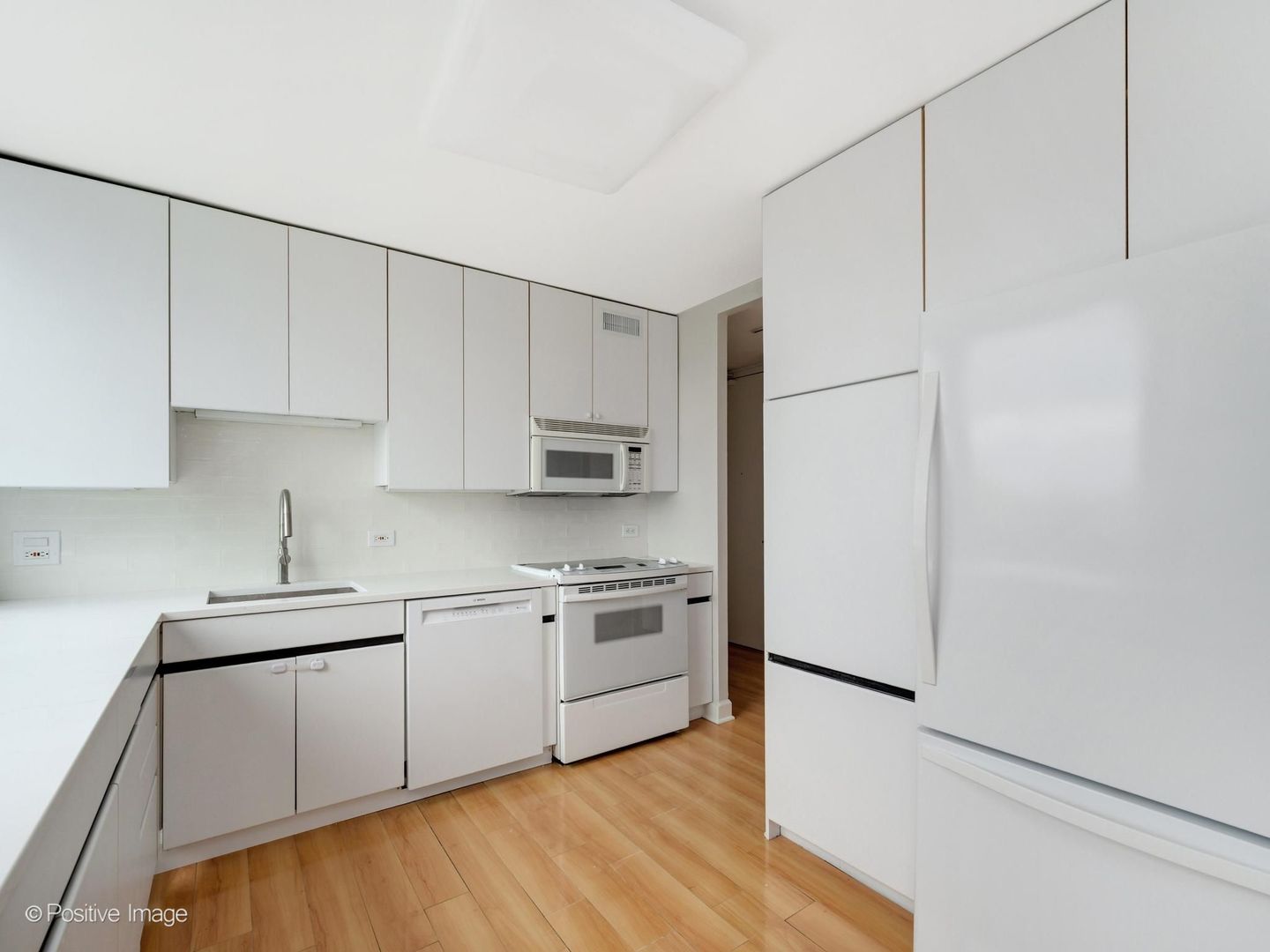 2020 N Lincoln Park West Unit: 4M