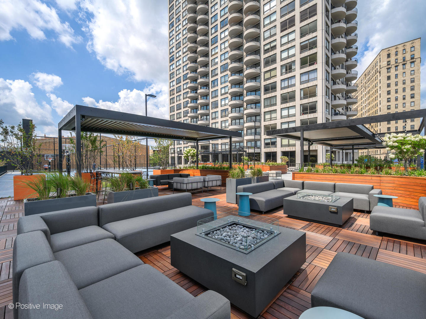 2020 N Lincoln Park West Unit: 4M