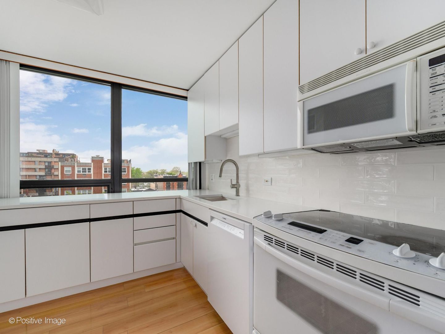 2020 N Lincoln Park West Unit: 4M
