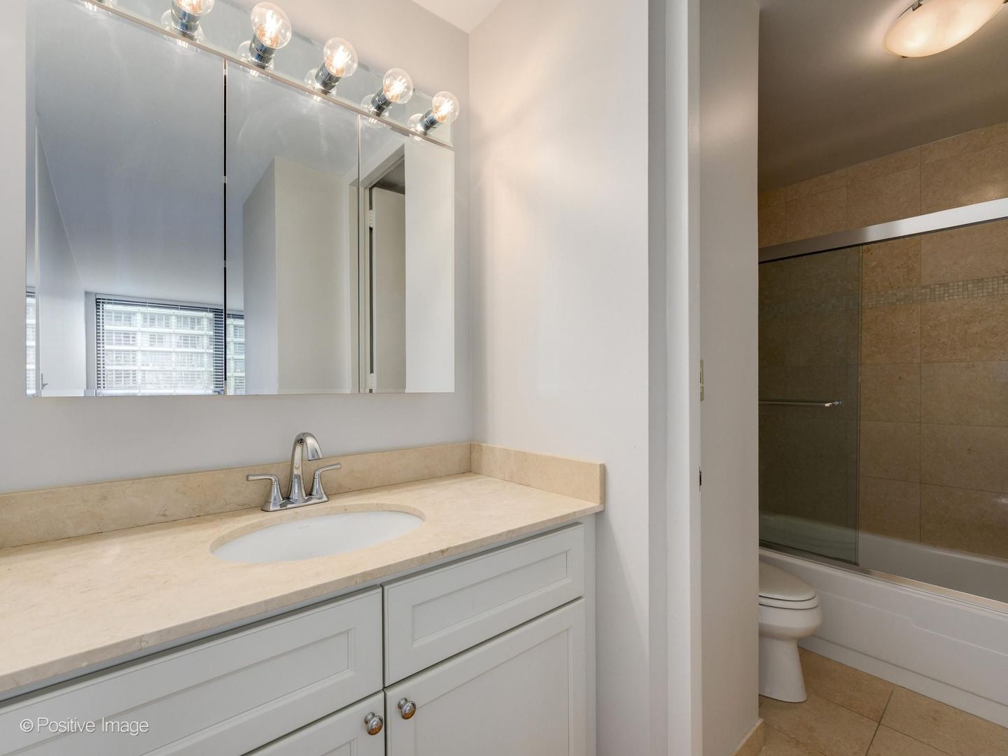 2020 N Lincoln Park West Unit: 4M