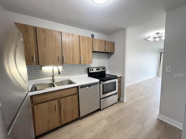 2020 N Lincoln Park West Unit: 13C