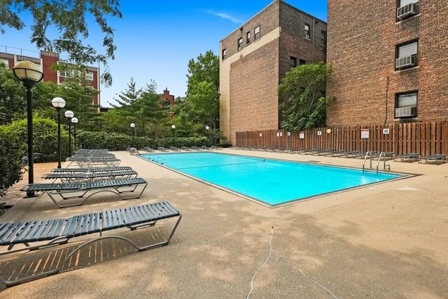 2020 N Lincoln Park West Unit: 13C