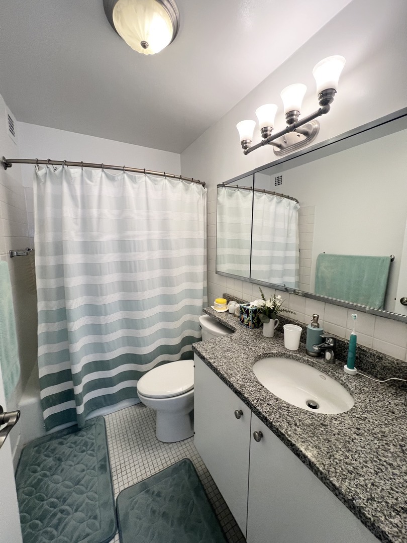 2800 N Lake Shore Drive Unit: 1311