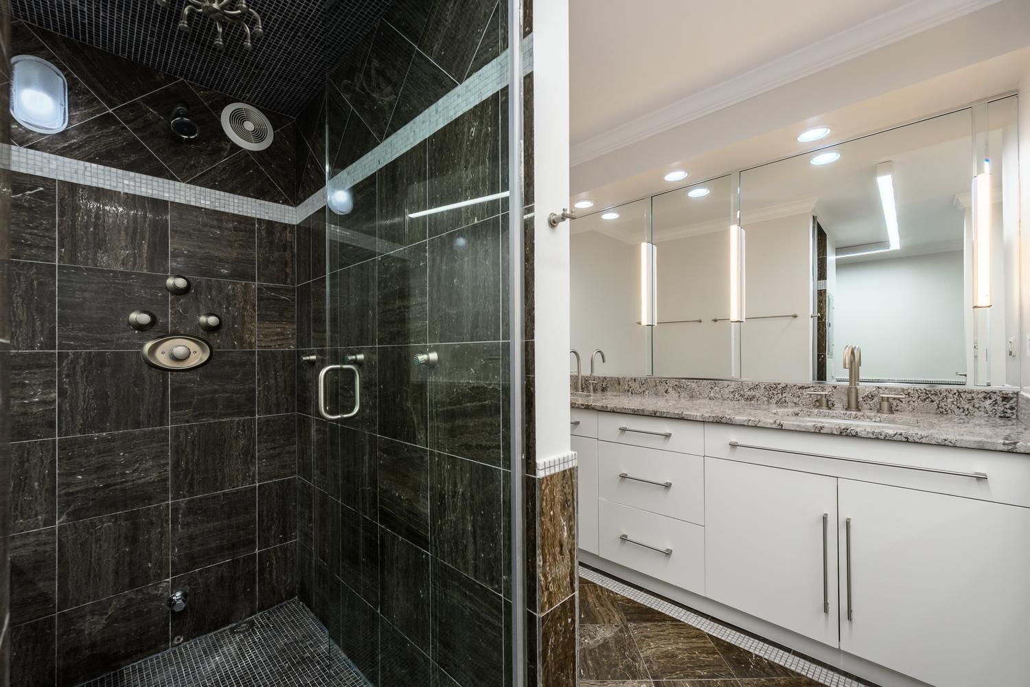 2020 N Lincoln Park West Unit: 38ML