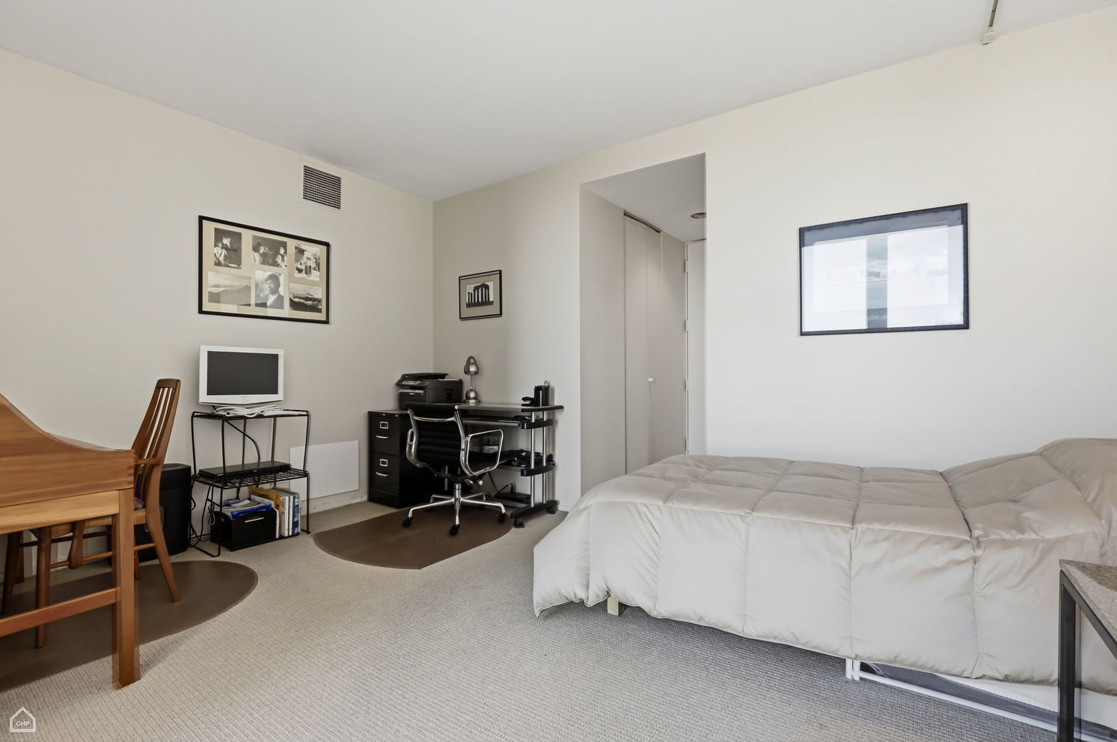 2314 N Lincoln Park West Unit: 9N