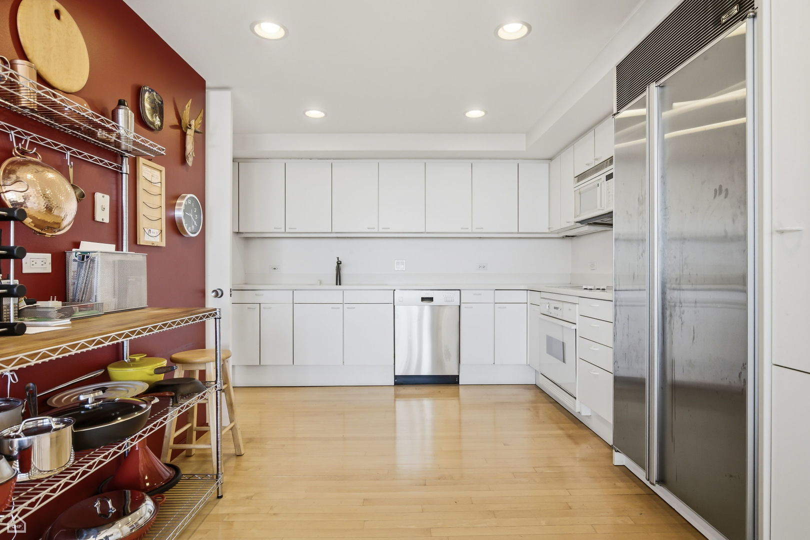 2314 N Lincoln Park West Unit: 9N