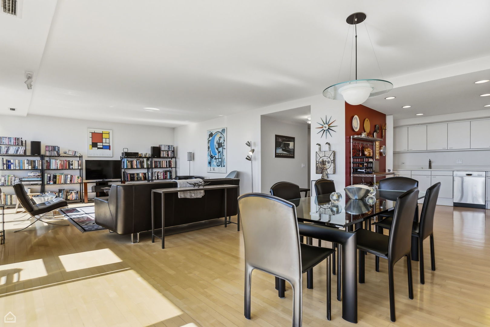 2314 N Lincoln Park West Unit: 9N