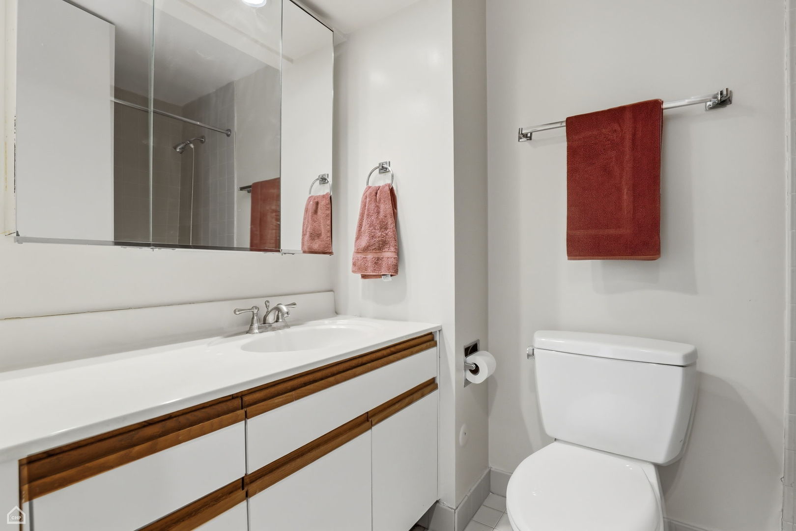 2314 N Lincoln Park West Unit: 9N
