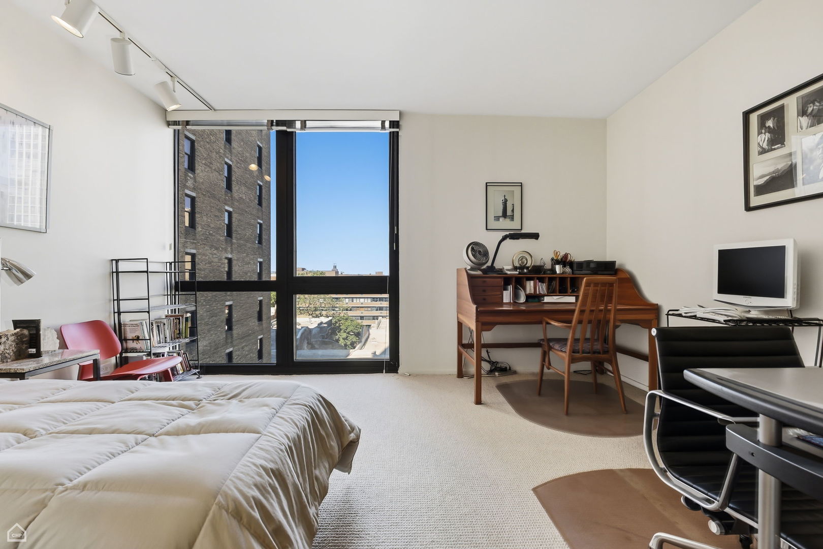 2314 N Lincoln Park West Unit: 9N