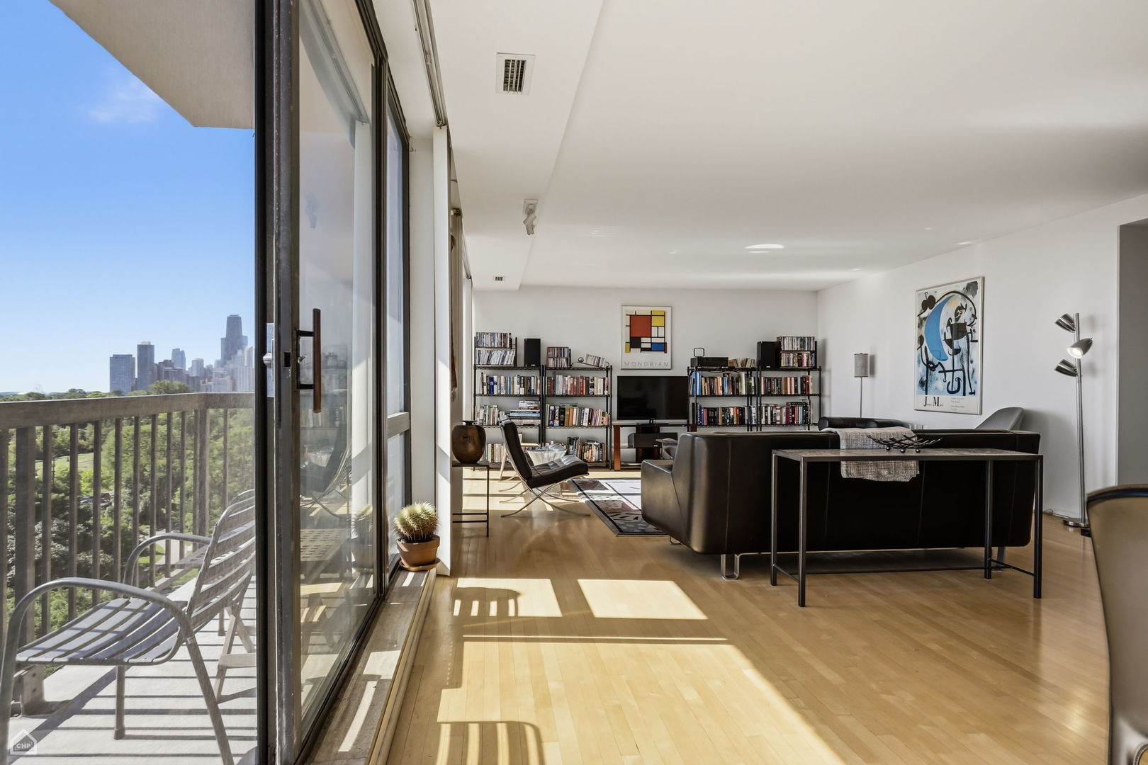 2314 N Lincoln Park West Unit: 9N