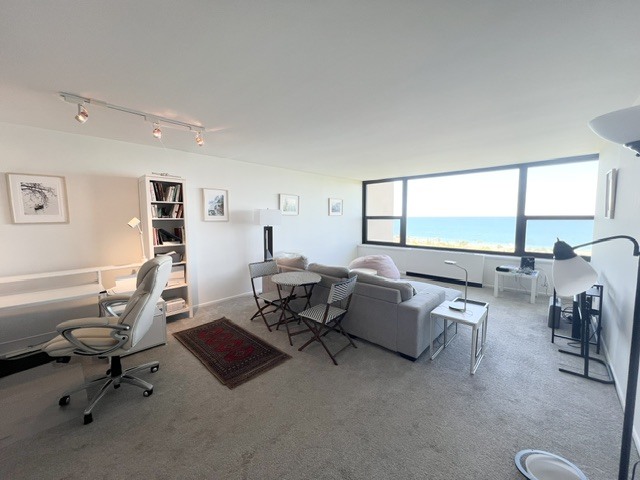 1850 N Clark Street Unit: 2405