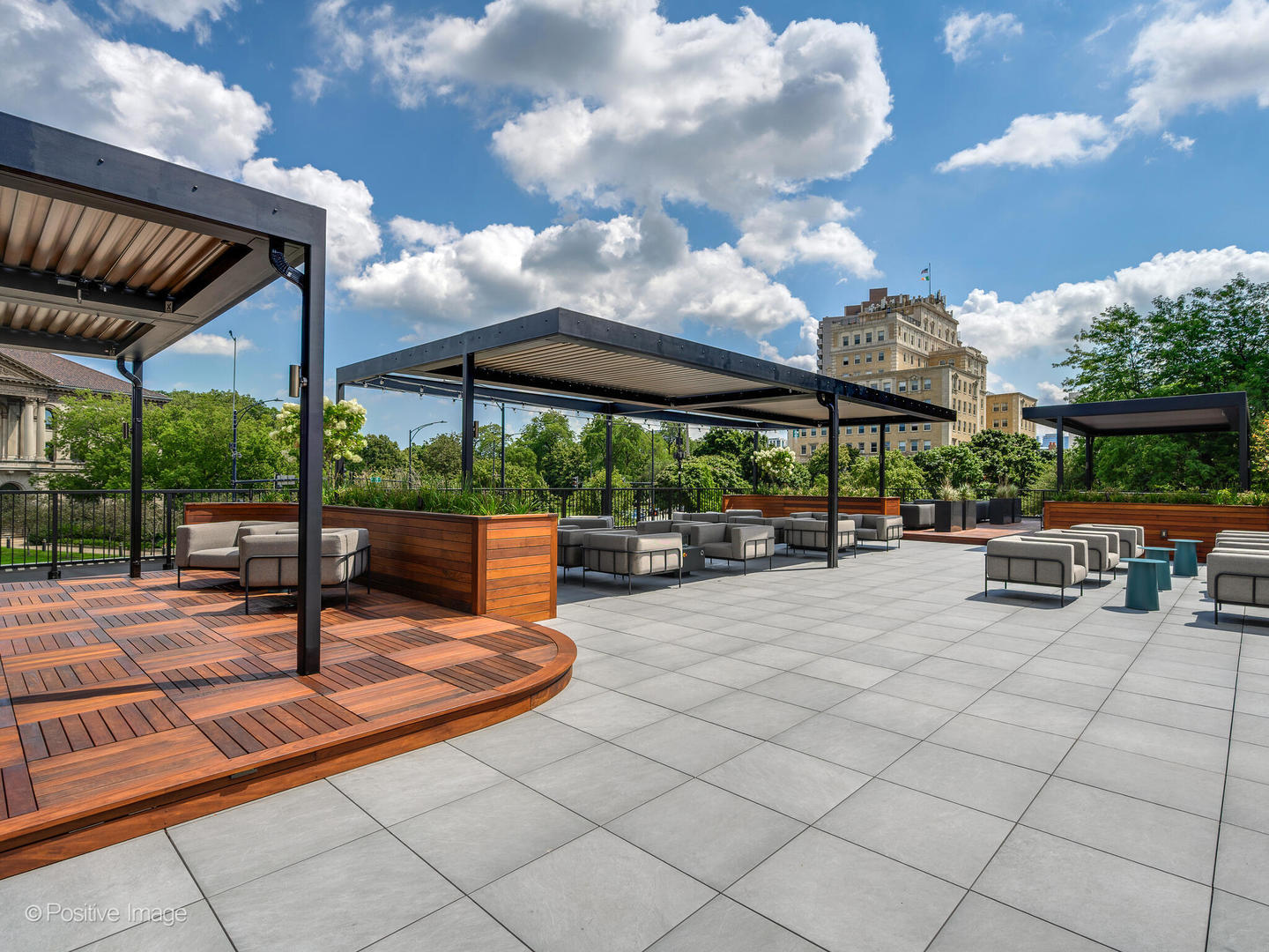 2020 N Lincoln Park West Unit: 32K