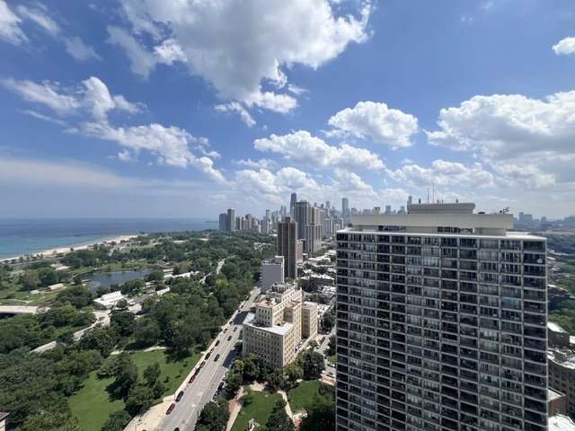 2020 N Lincoln Park West Unit: 32K