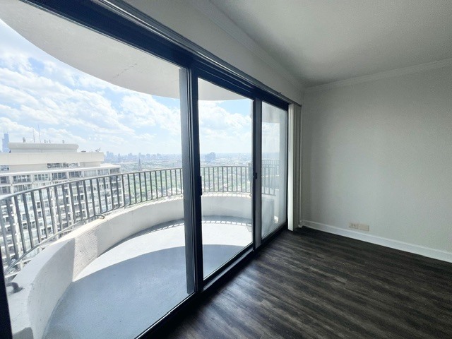 2020 N Lincoln Park West Unit: 32K