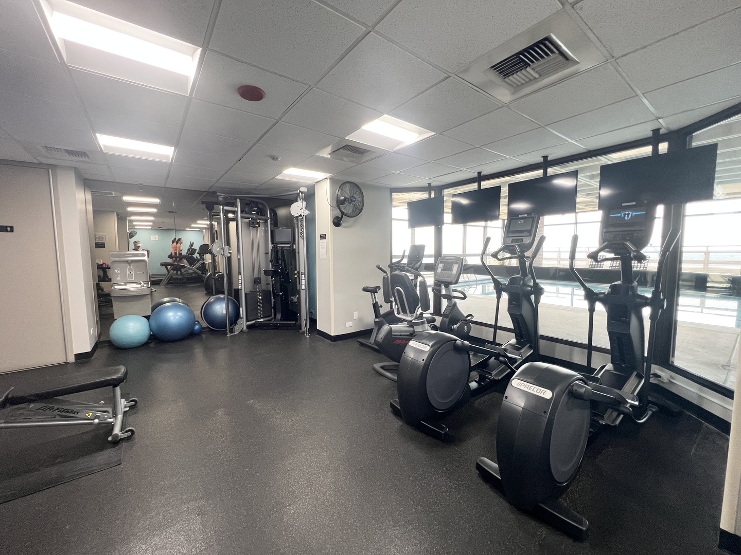2650 N LAKEVIEW Avenue Unit: 3708