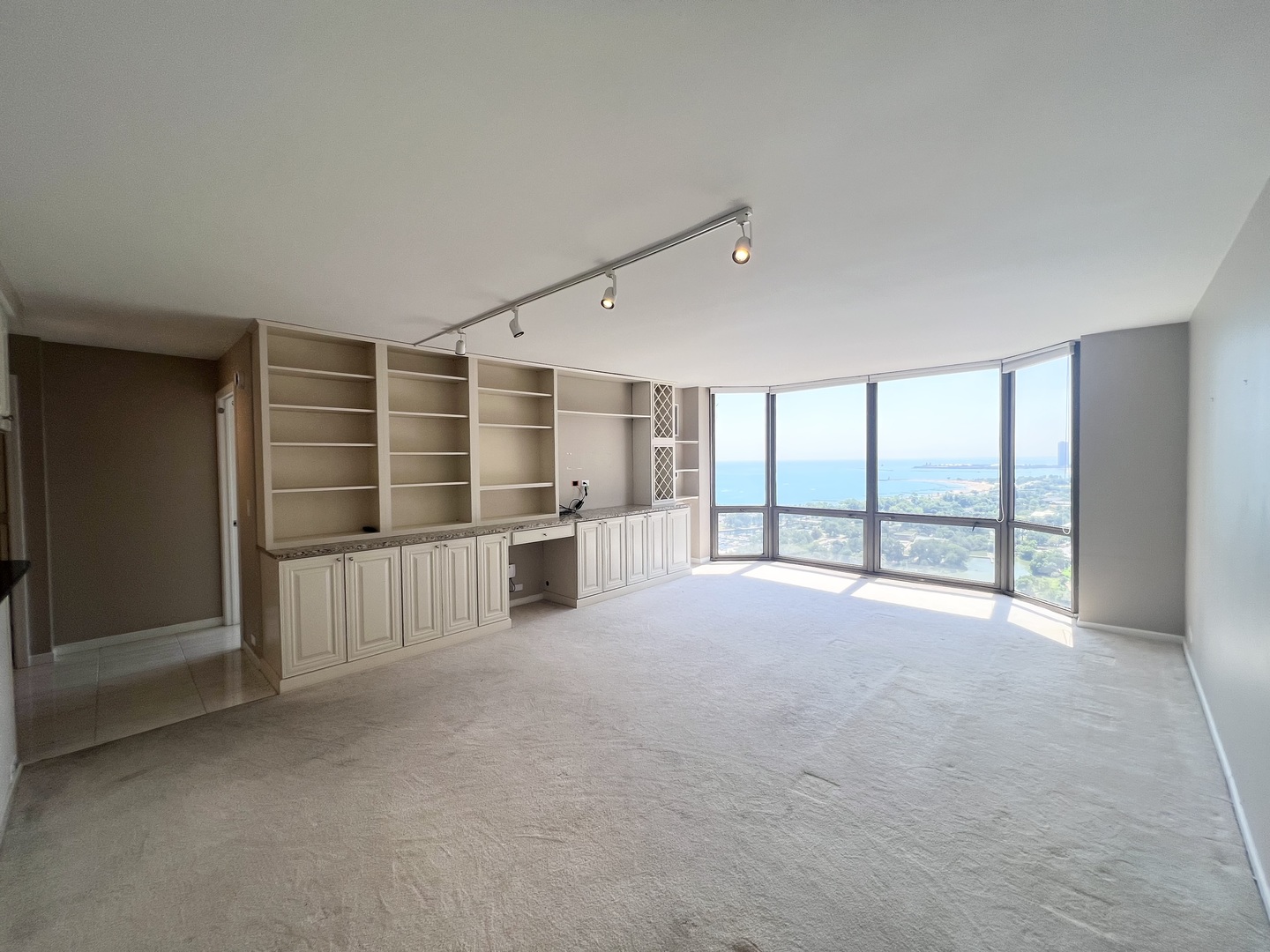 2650 N LAKEVIEW Avenue Unit: 3708