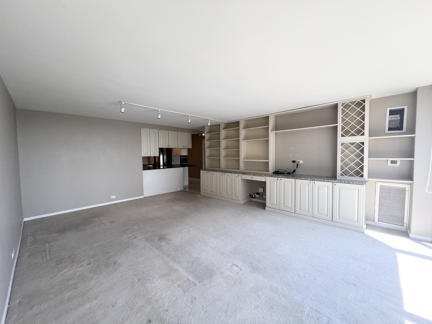 2650 N LAKEVIEW Avenue Unit: 3708
