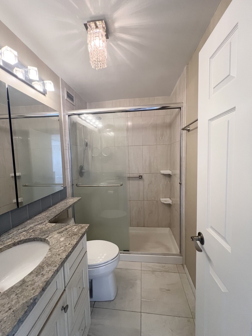 2650 N LAKEVIEW Avenue Unit: 3708