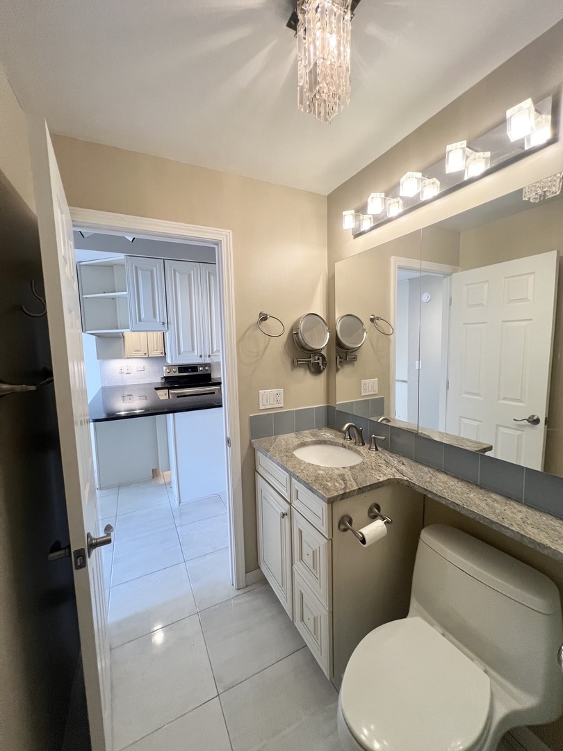 2650 N LAKEVIEW Avenue Unit: 3708