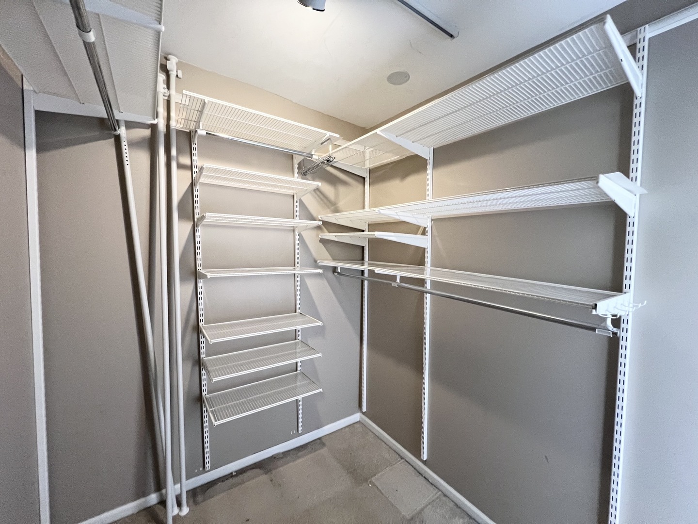 2650 N LAKEVIEW Avenue Unit: 3708