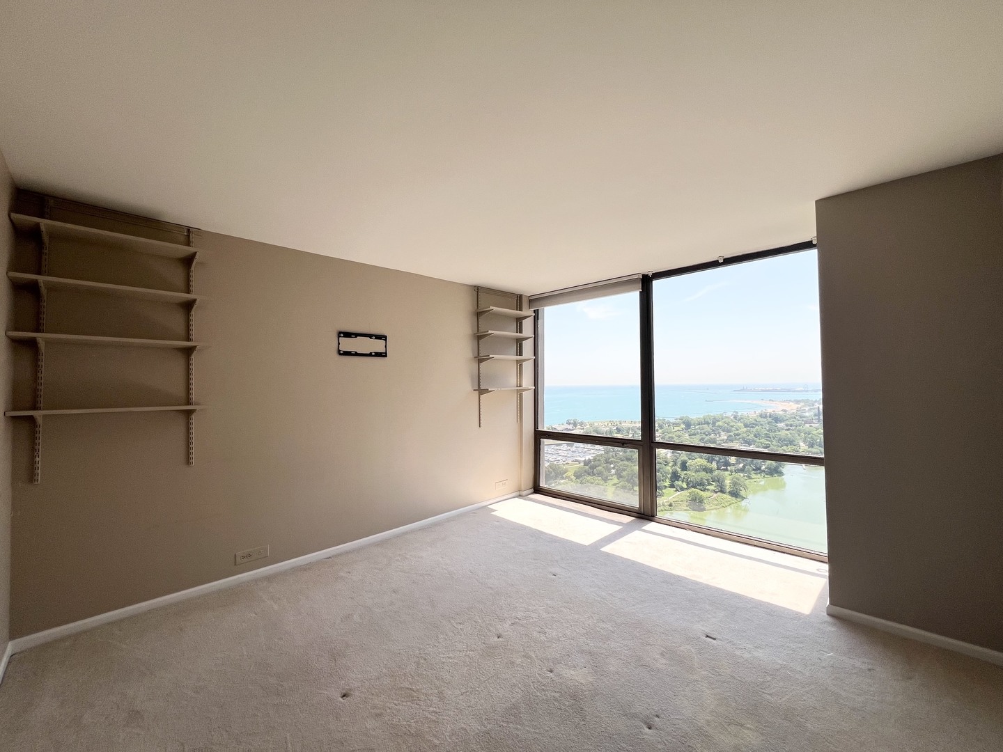 2650 N LAKEVIEW Avenue Unit: 3708