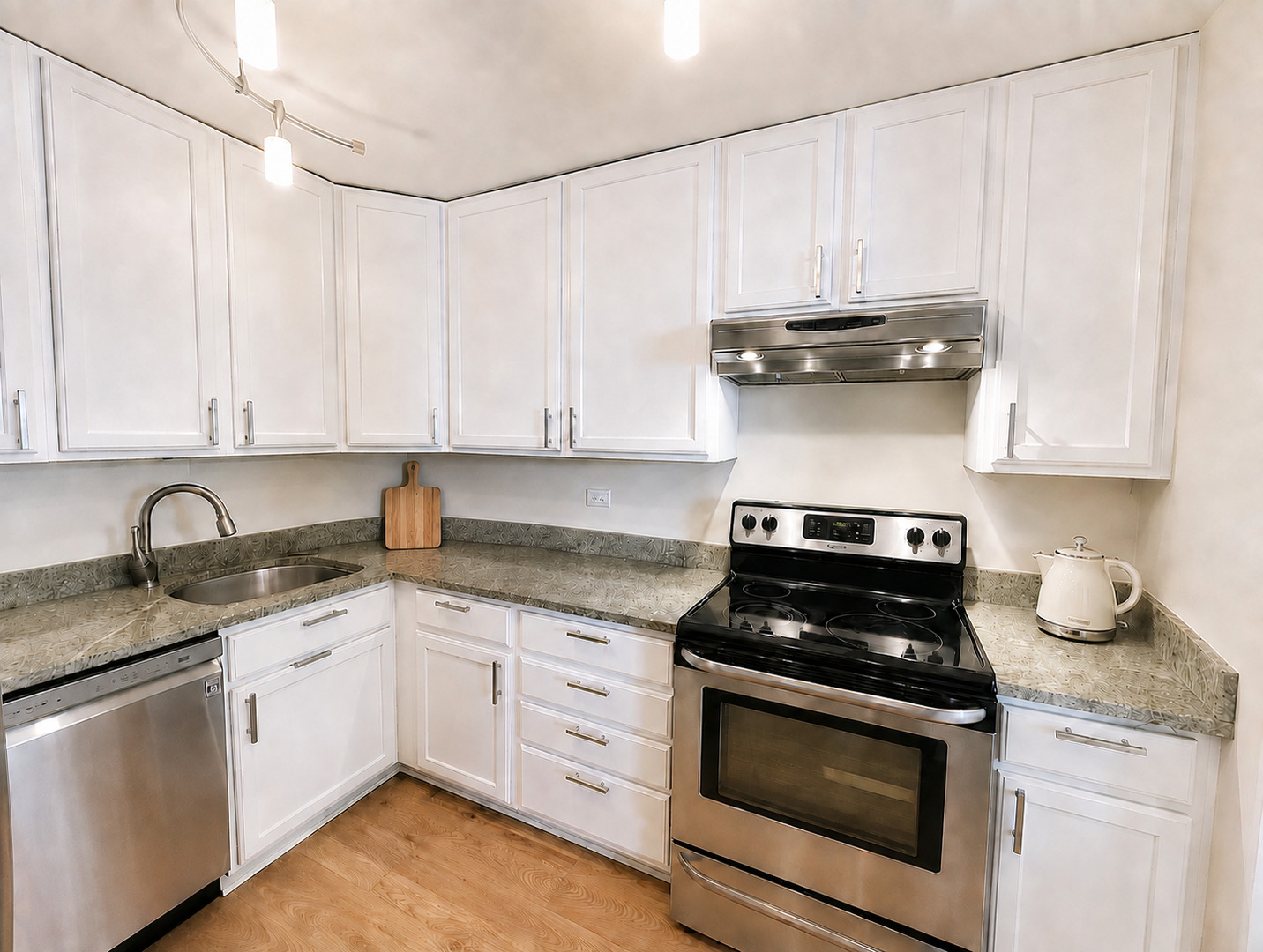 1850 N Clark Street Unit: 2803