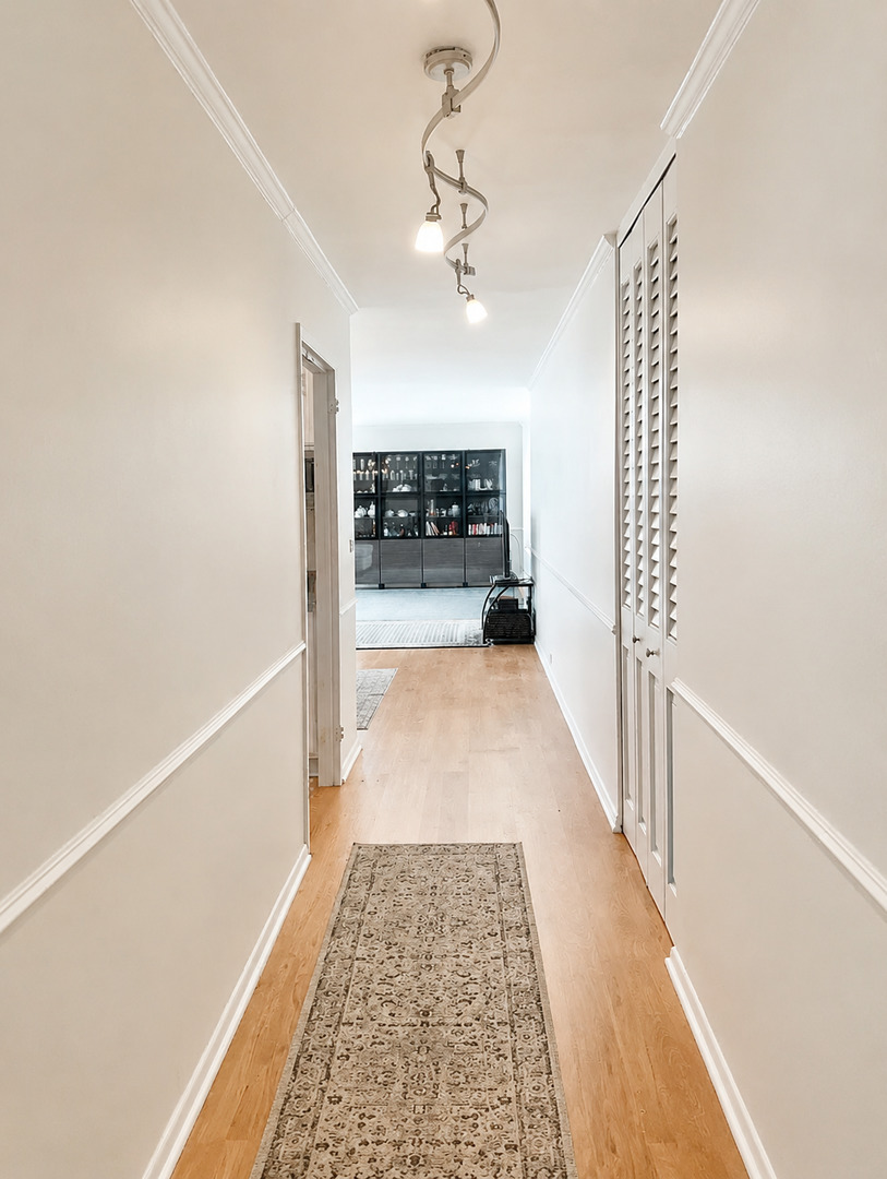 1850 N Clark Street Unit: 2803