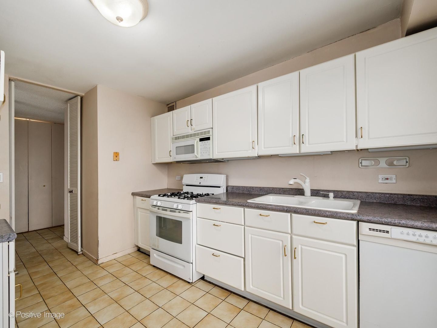 1960 N Lincoln Park West Unit: 2103