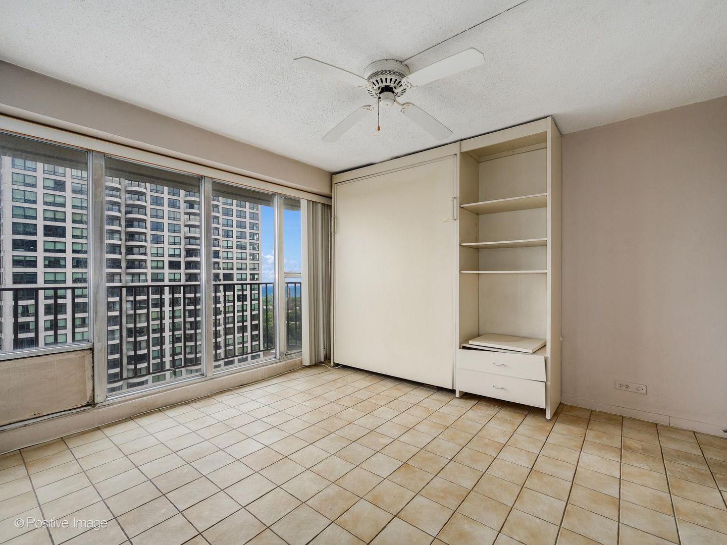 1960 N Lincoln Park West Unit: 2103