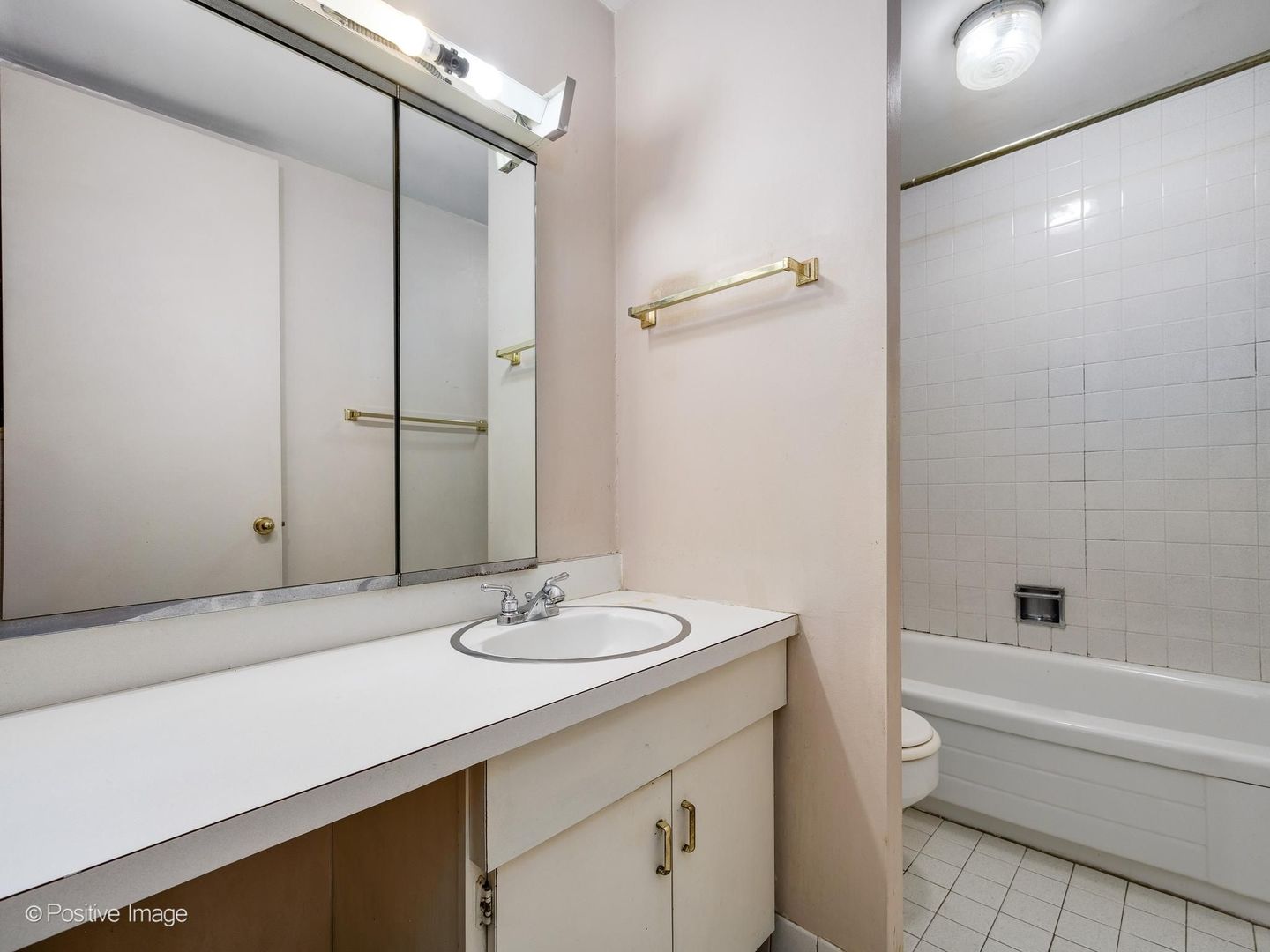 1960 N Lincoln Park West Unit: 2103