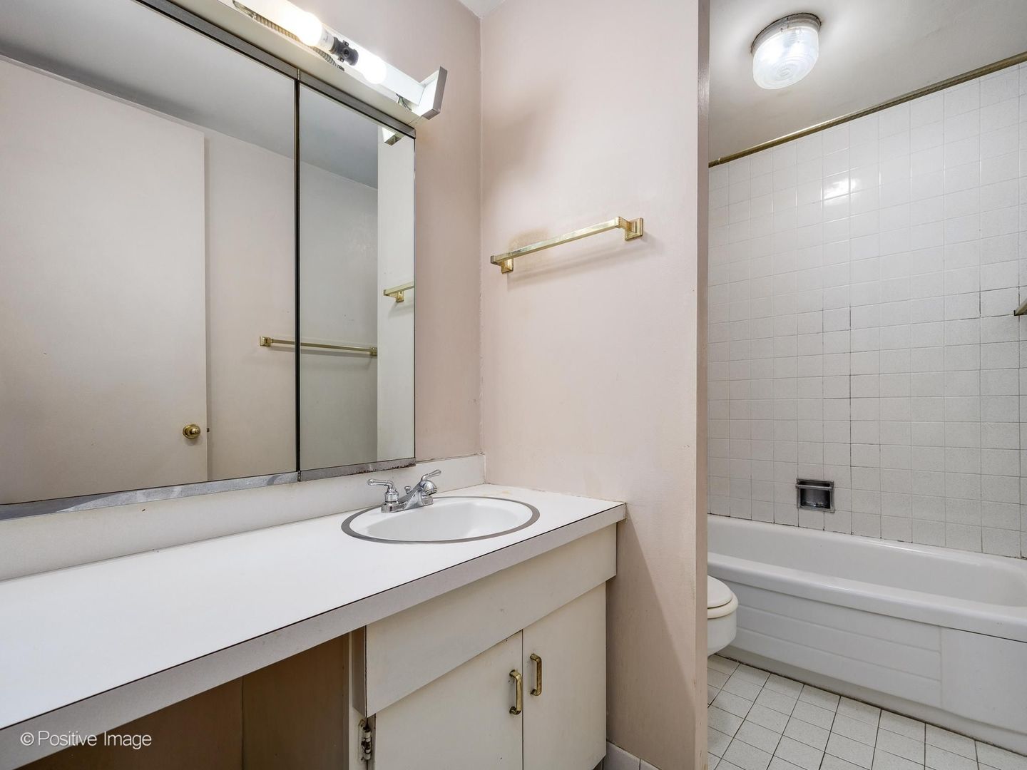 1960 N Lincoln Park West Unit: 2103