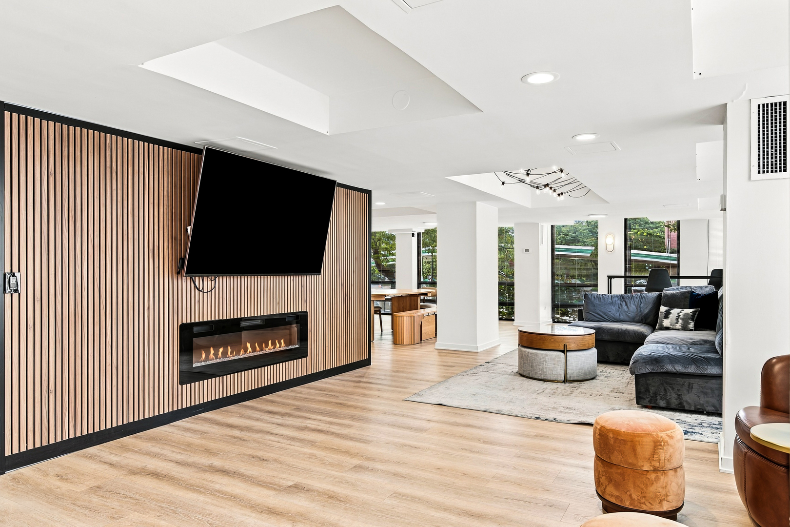 1660 N LA SALLE Drive Unit: 2809