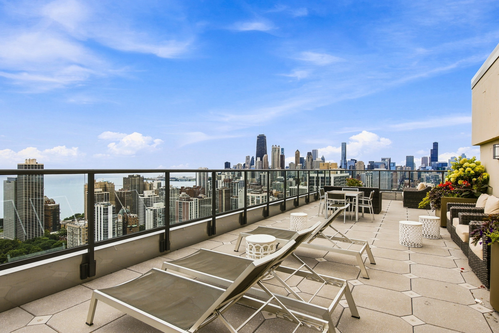 1660 N LA SALLE Drive Unit: 2809