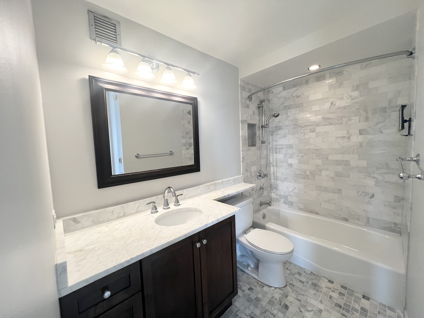 2020 N Lincoln Park West Unit: 15G