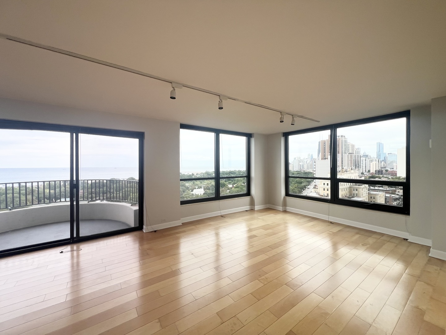 2020 N Lincoln Park West Unit: 15G