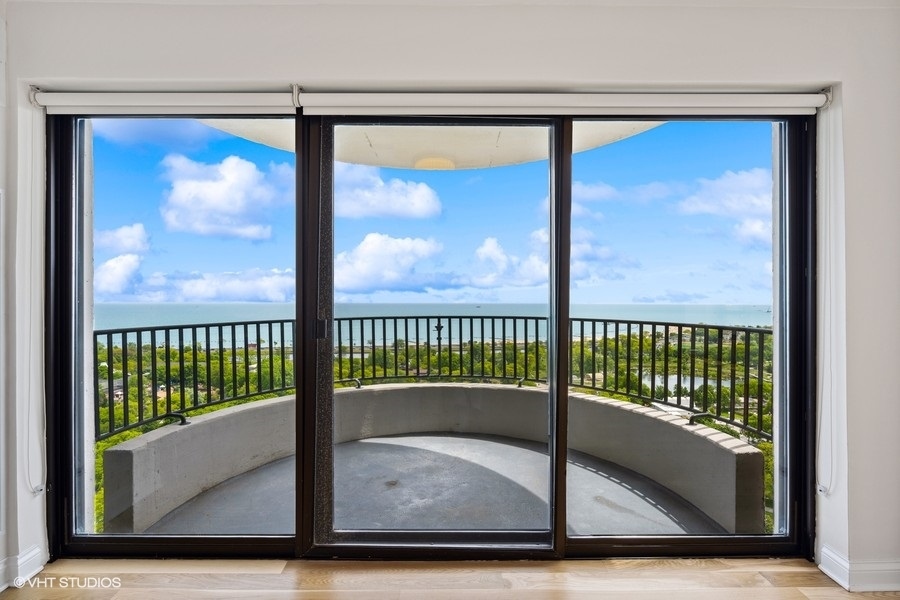2020 N Lincoln Park West Unit: 15G