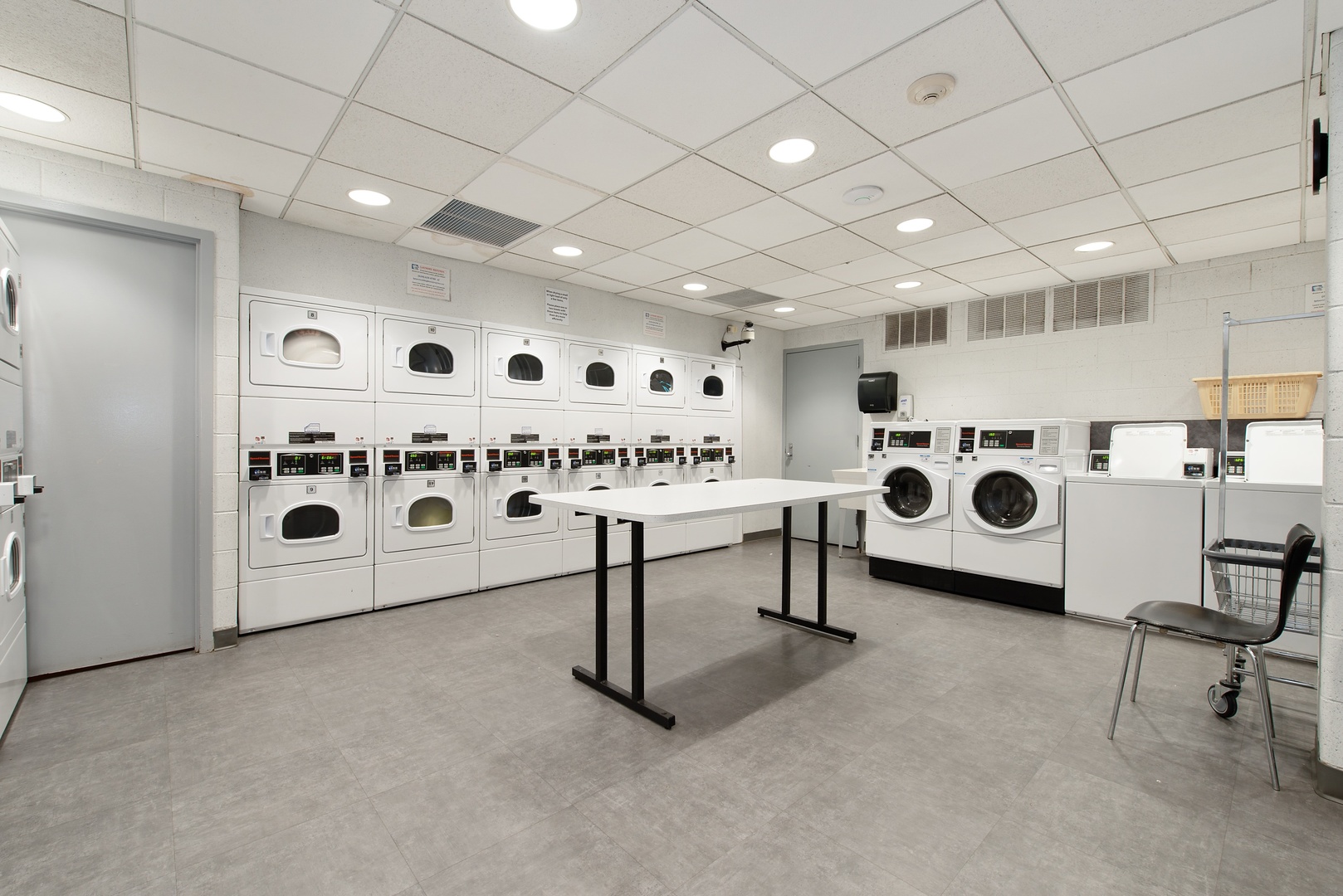 1850 N Clark Street Unit: 2104