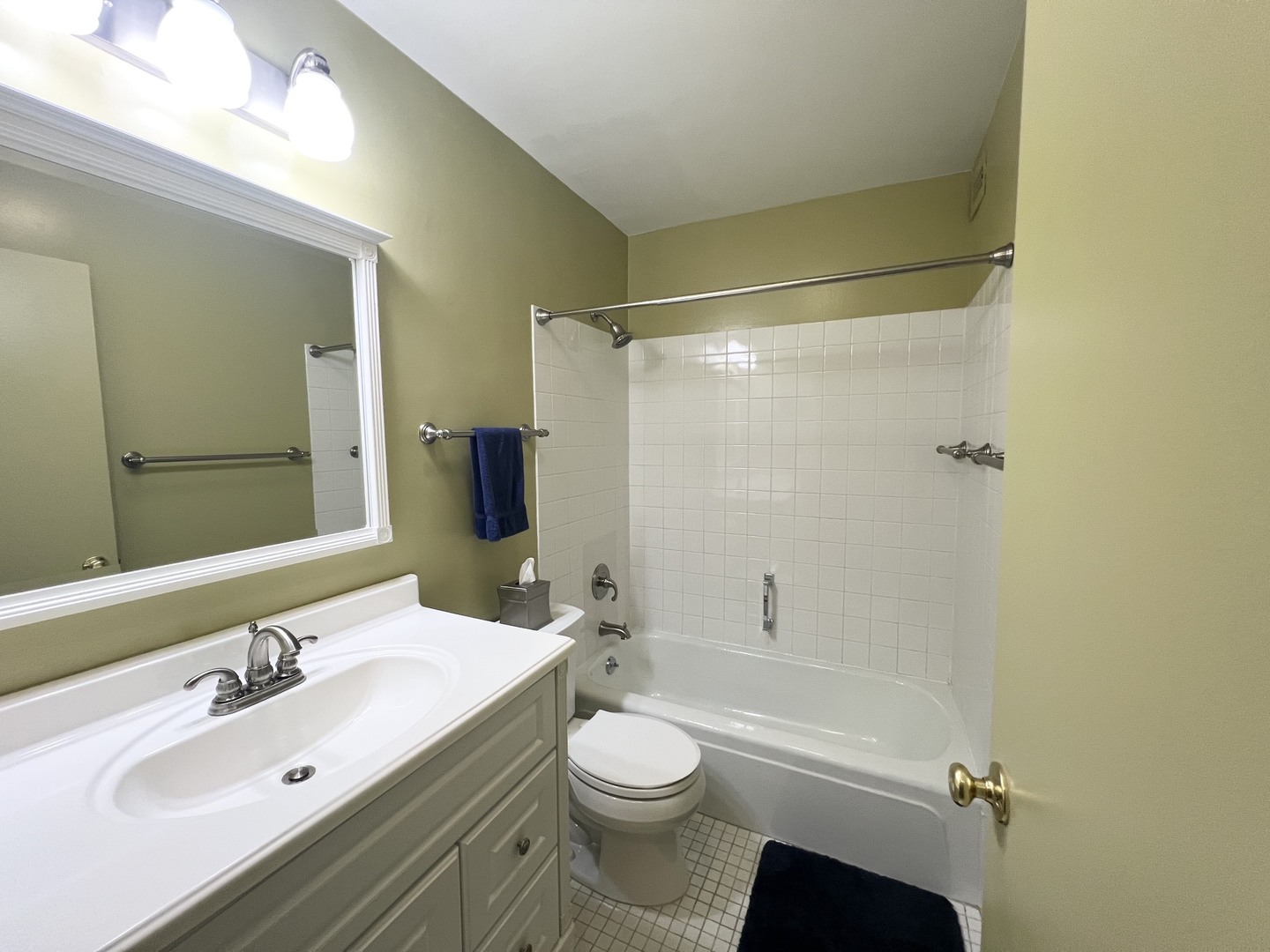 1850 N Clark Street Unit: 2104
