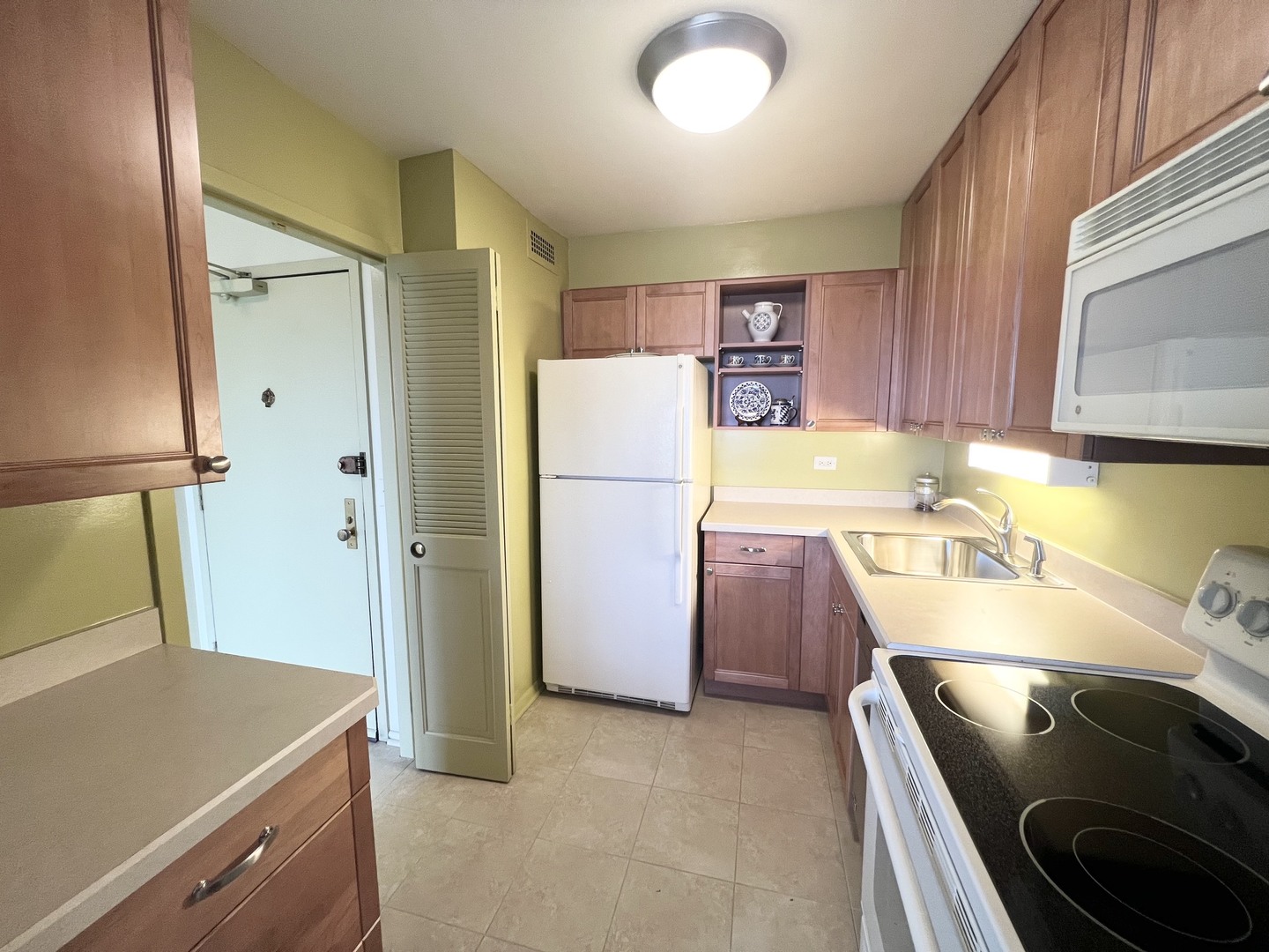 1850 N Clark Street Unit: 2104