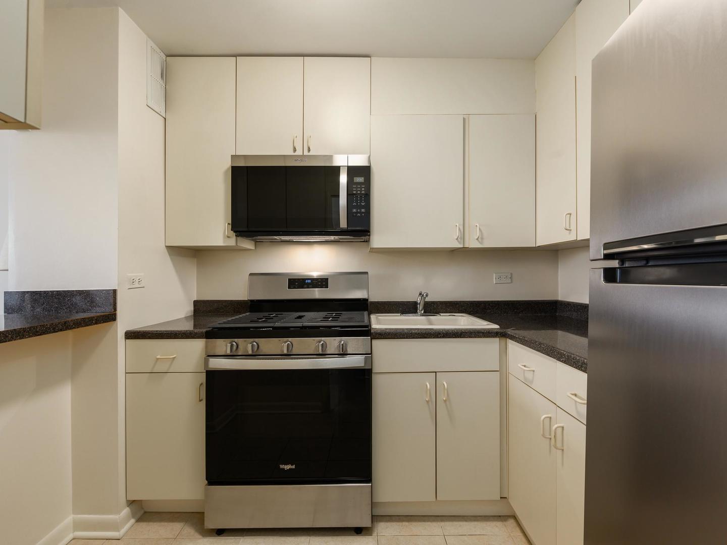 2800 N Lake Shore Drive Unit: 1911