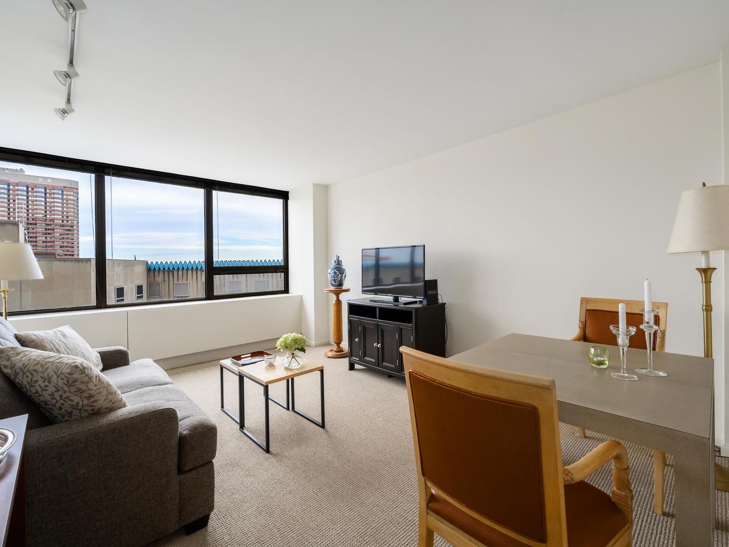 2800 N Lake Shore Drive Unit: 1911