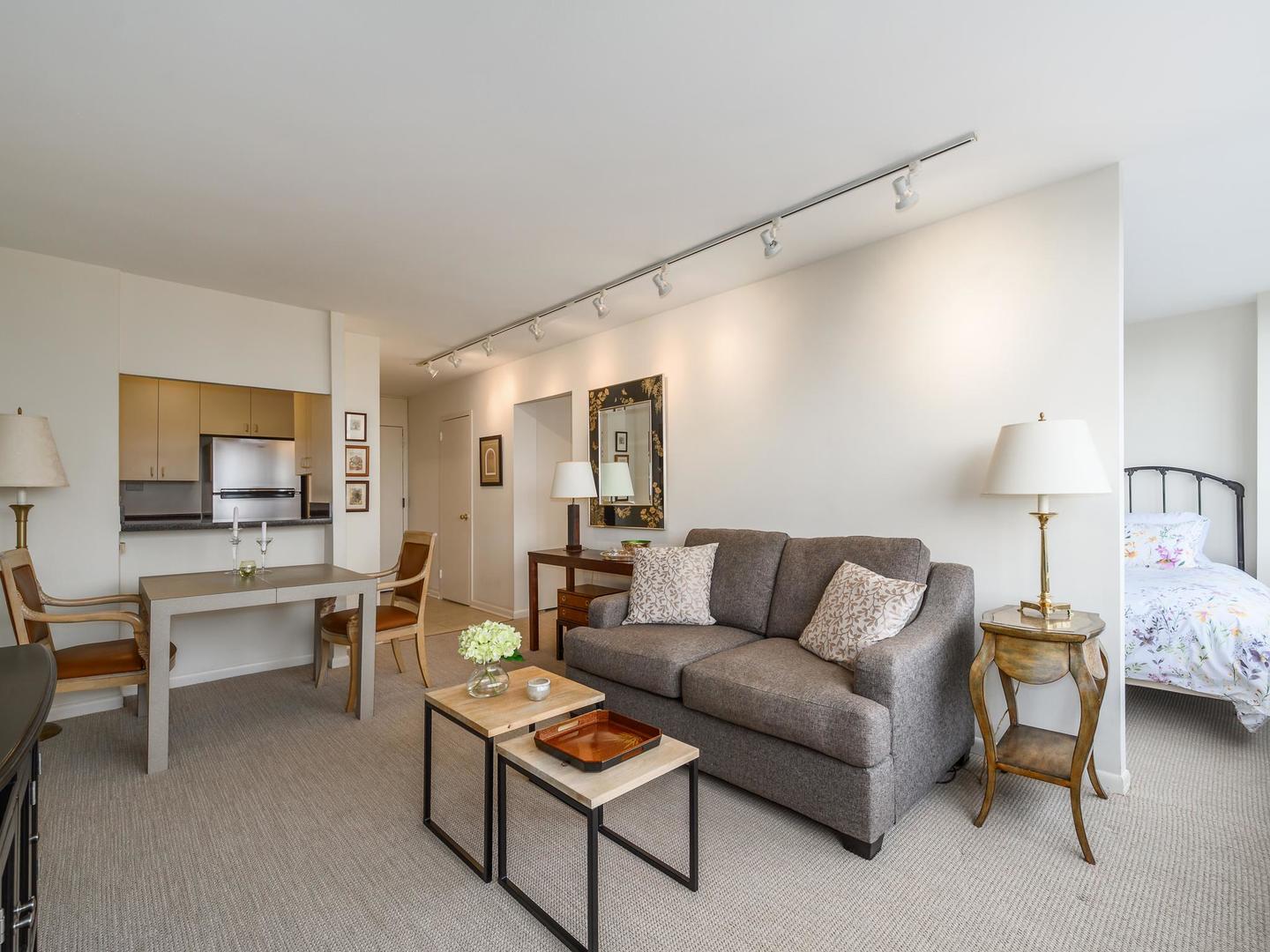 2800 N Lake Shore Drive Unit: 1911
