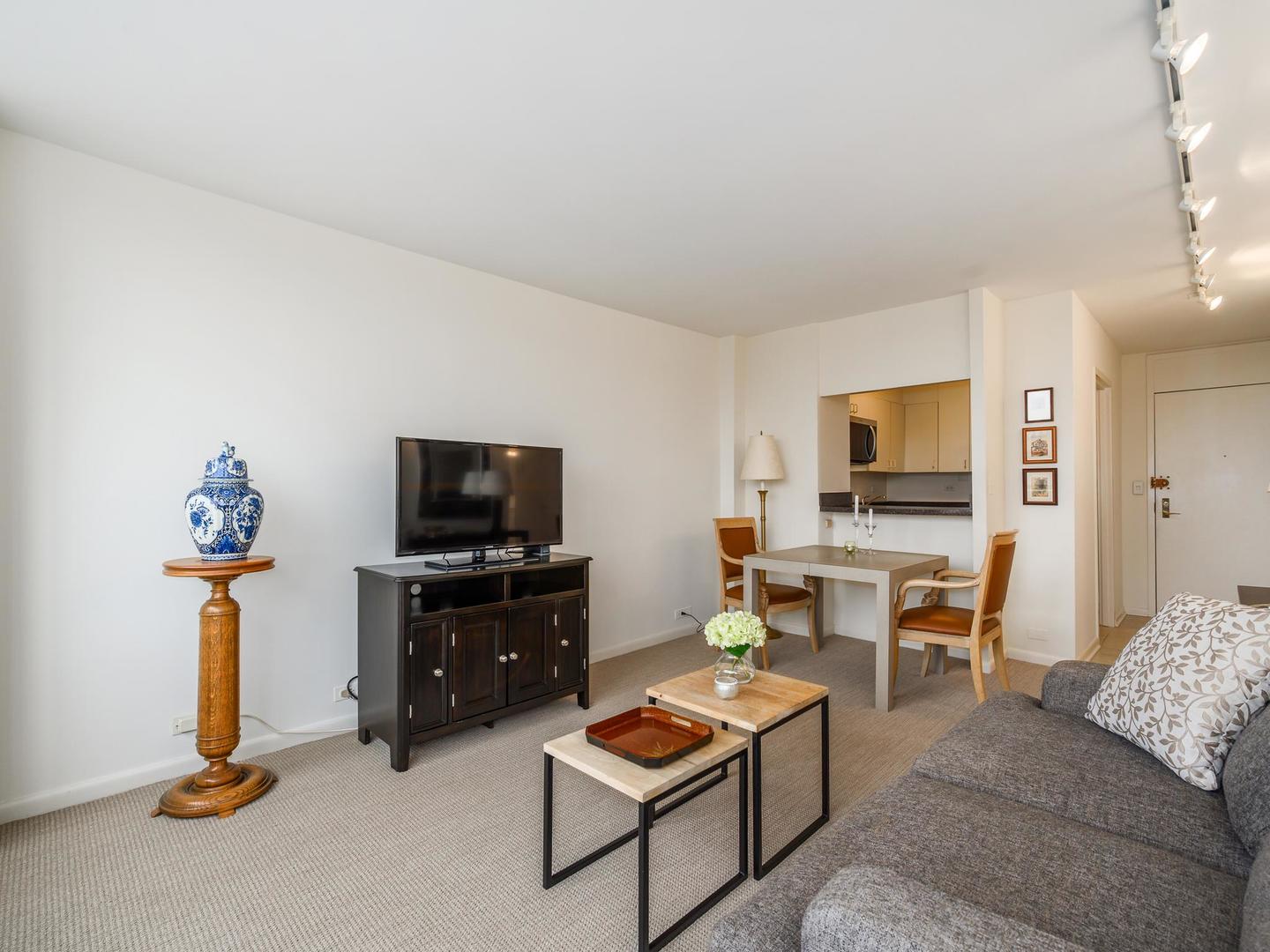 2800 N Lake Shore Drive Unit: 1911