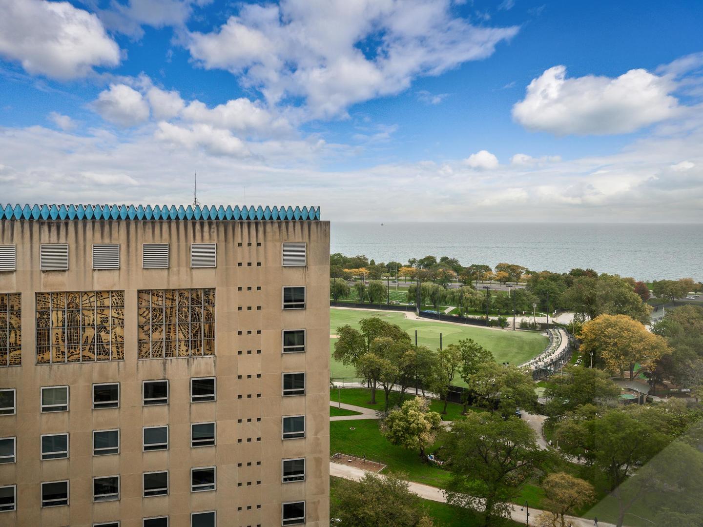 2800 N Lake Shore Drive Unit: 1911