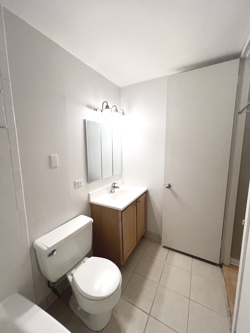 1960 N Lincoln Park West Unit: 2502