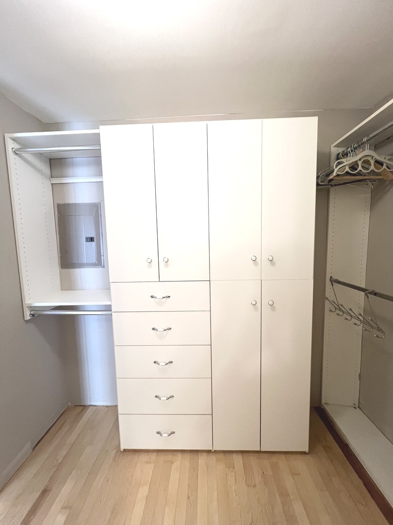 1960 N Lincoln Park West Unit: 2502